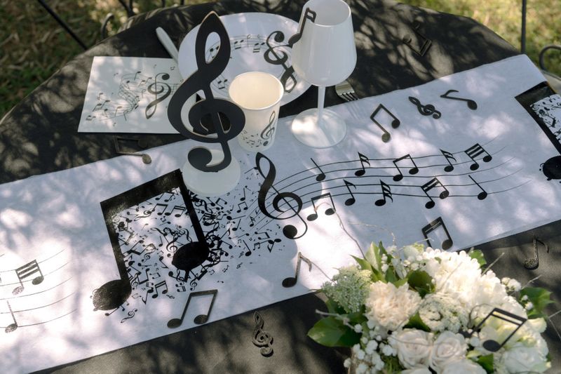 Bordløper musikktema hvit/sort – 30 cm x 5 m
