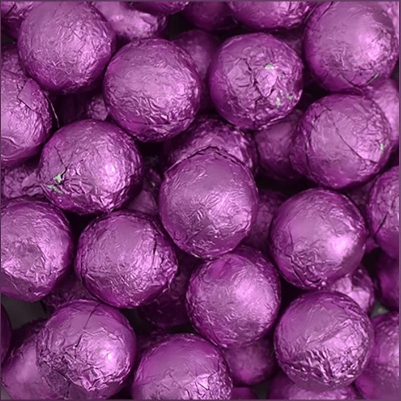 Sjokoladekule i rosa folie, med prailine